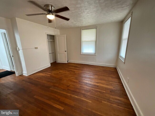 Building Photo - 3018 Larue Square E