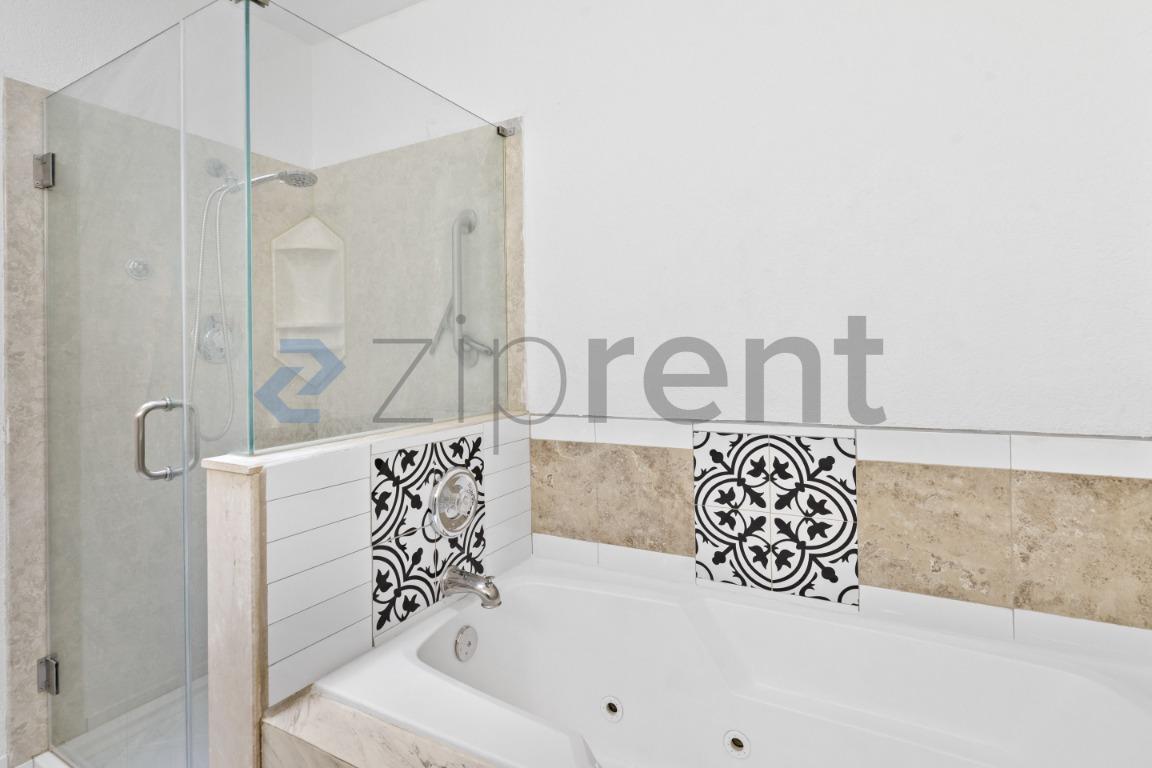 Building Photo - Unit 1022