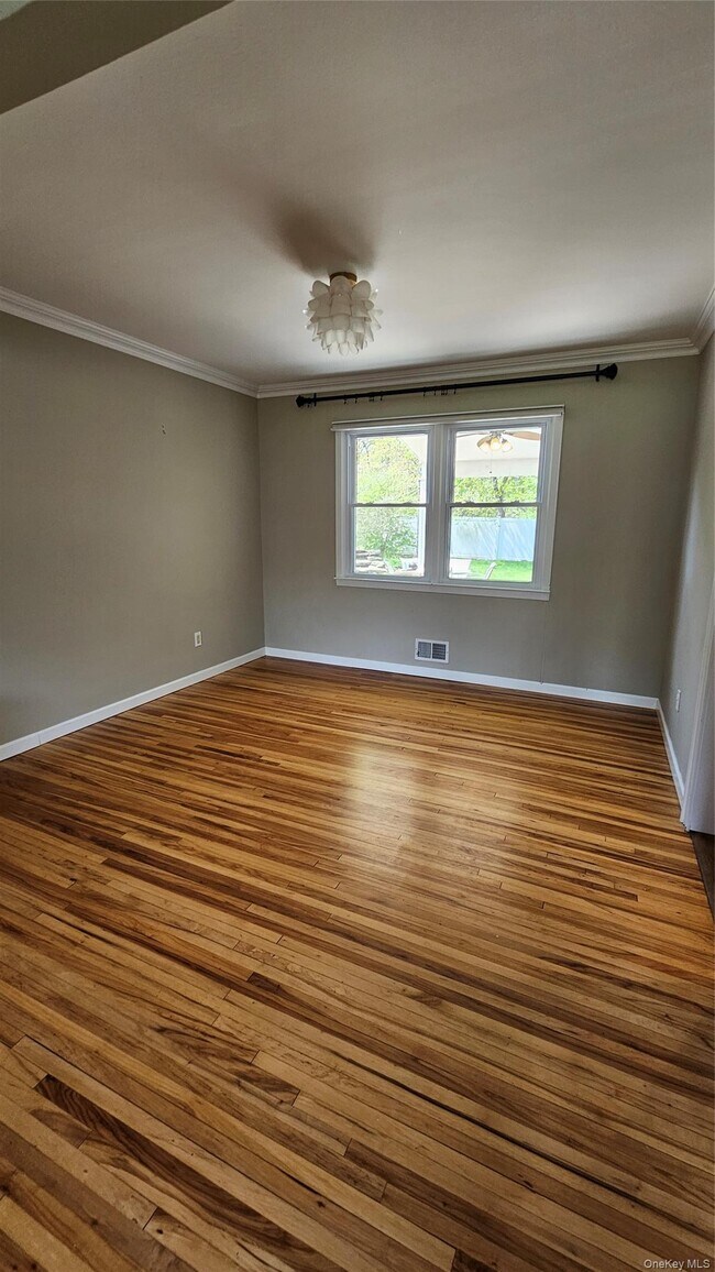 Building Photo - 72 Schriever Ln