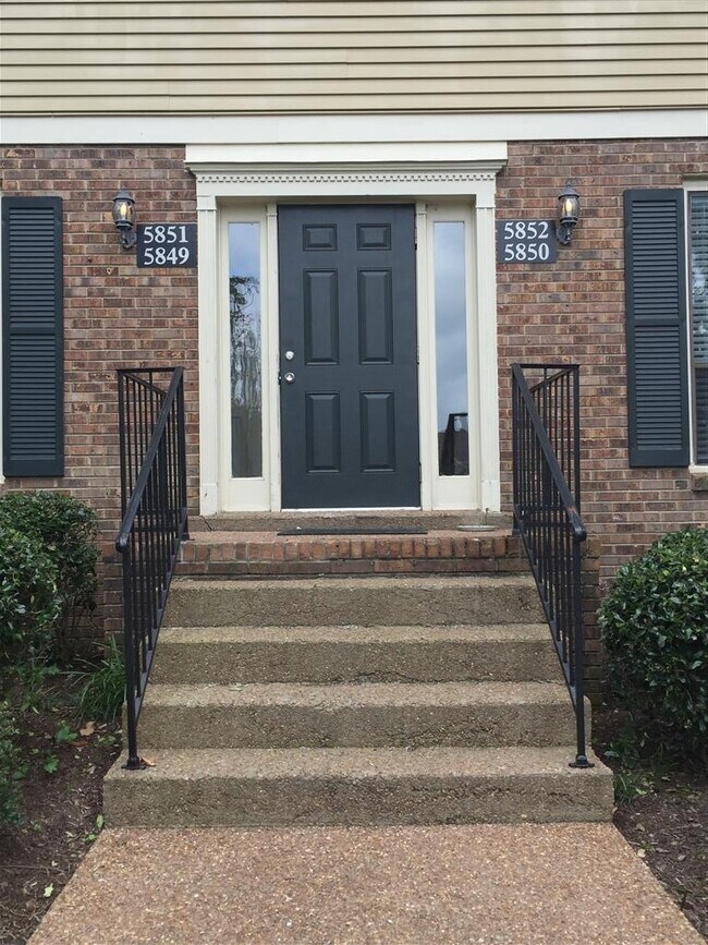 Building Photo - Great condo in Brentwood