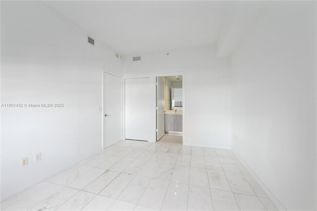 Building Photo - 480 NE 31st St