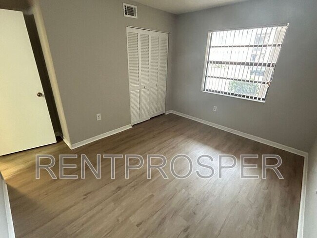 Building Photo - 1069 Ellen Ct