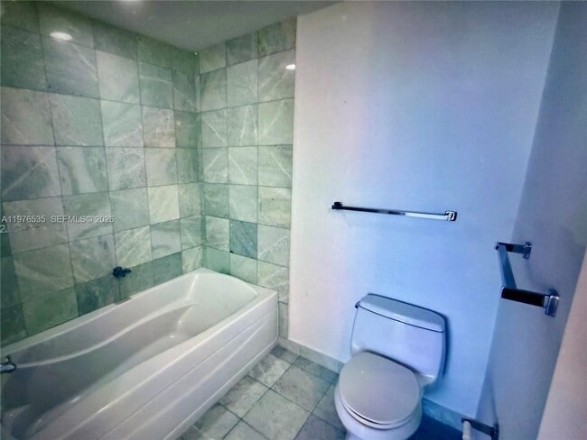 Building Photo - 1060 Brickell Ave