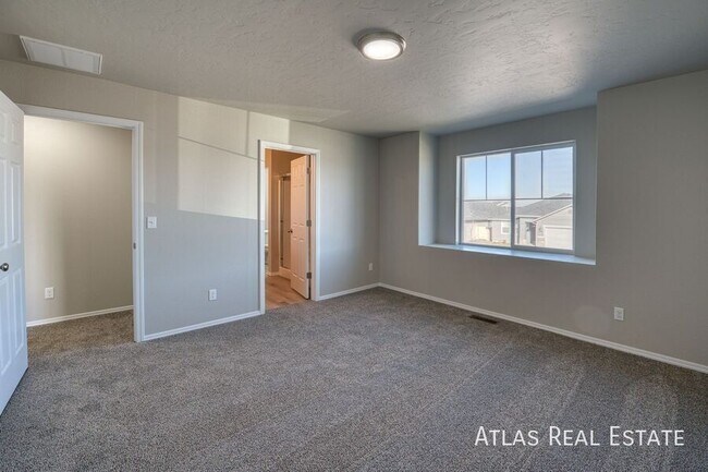 Building Photo - 2711 W Balboa Dr