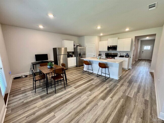 Building Photo - 8084 Fir Tree Dr