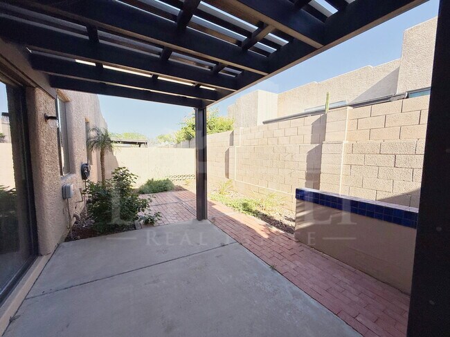 Building Photo - 11766 E Becker Ln