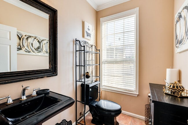 Building Photo - 14 Normandy Dr