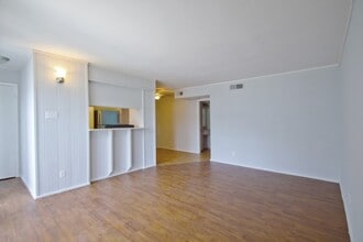 Building Photo - 1000 Heights Blvd