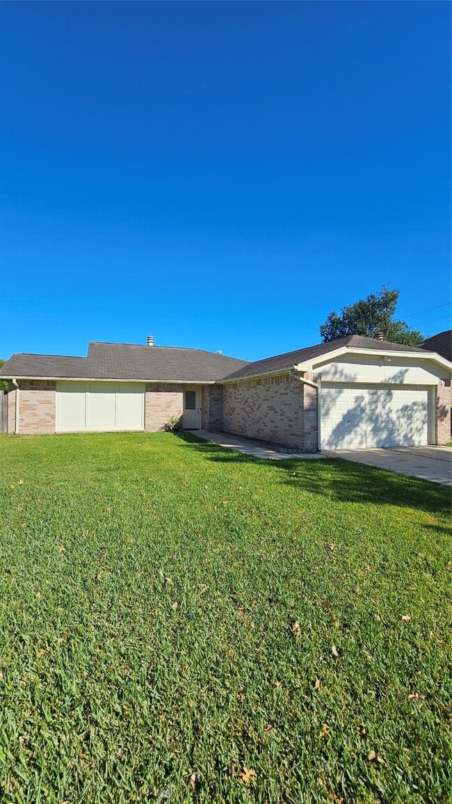 Building Photo - 543 Oakdale Dr