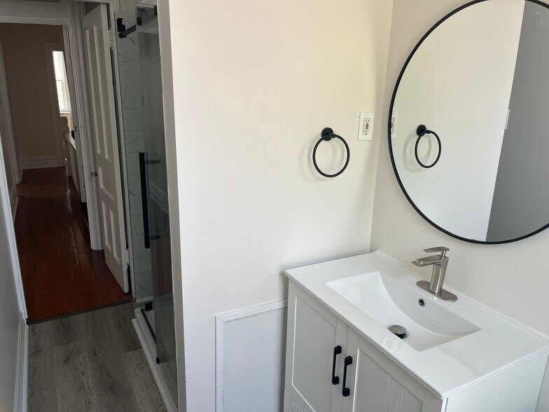 Building Photo - 457 Cedarville St