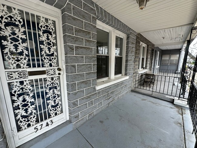 Building Photo - Charming updated 3 bed 1 bath in amazing location
