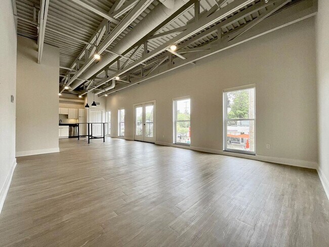 Building Photo - 708 Wealthy St SE