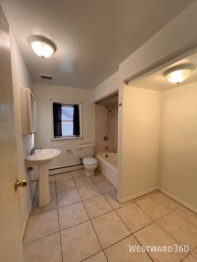 Building Photo - 1622 N 40th Ave