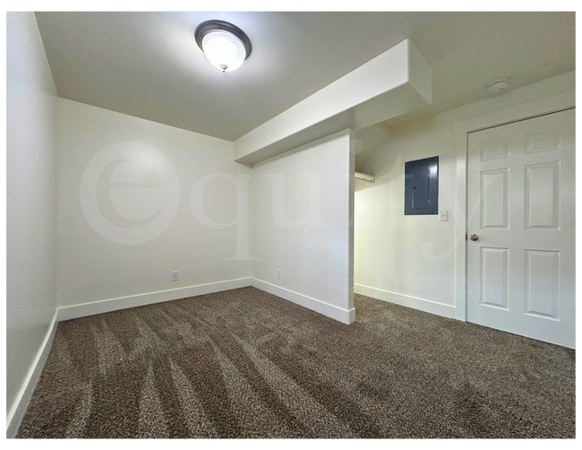 Building Photo - 8045 N Plum Creek Dr