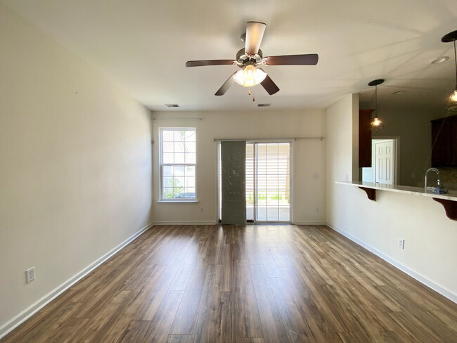 Building Photo - Spacious, Four Bedroom Townhouse With a View!