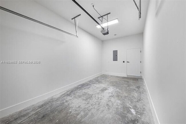 Building Photo - 3142 Carter St