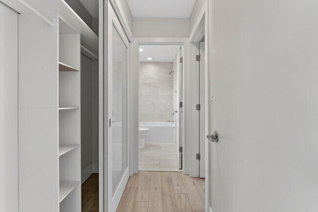 Building Photo - 1121 Bel Air Dr