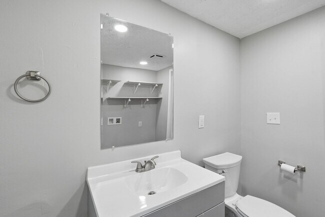 Building Photo - 1272-1274 E 21st Ave