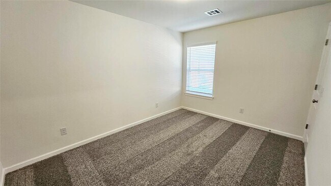 Building Photo - 2933 NW 196th Pl
