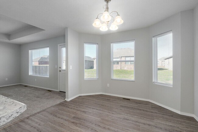 Building Photo - Modern 3 Bed / 2 Bath Home