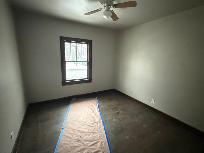 Building Photo - 818 N Van Buren St