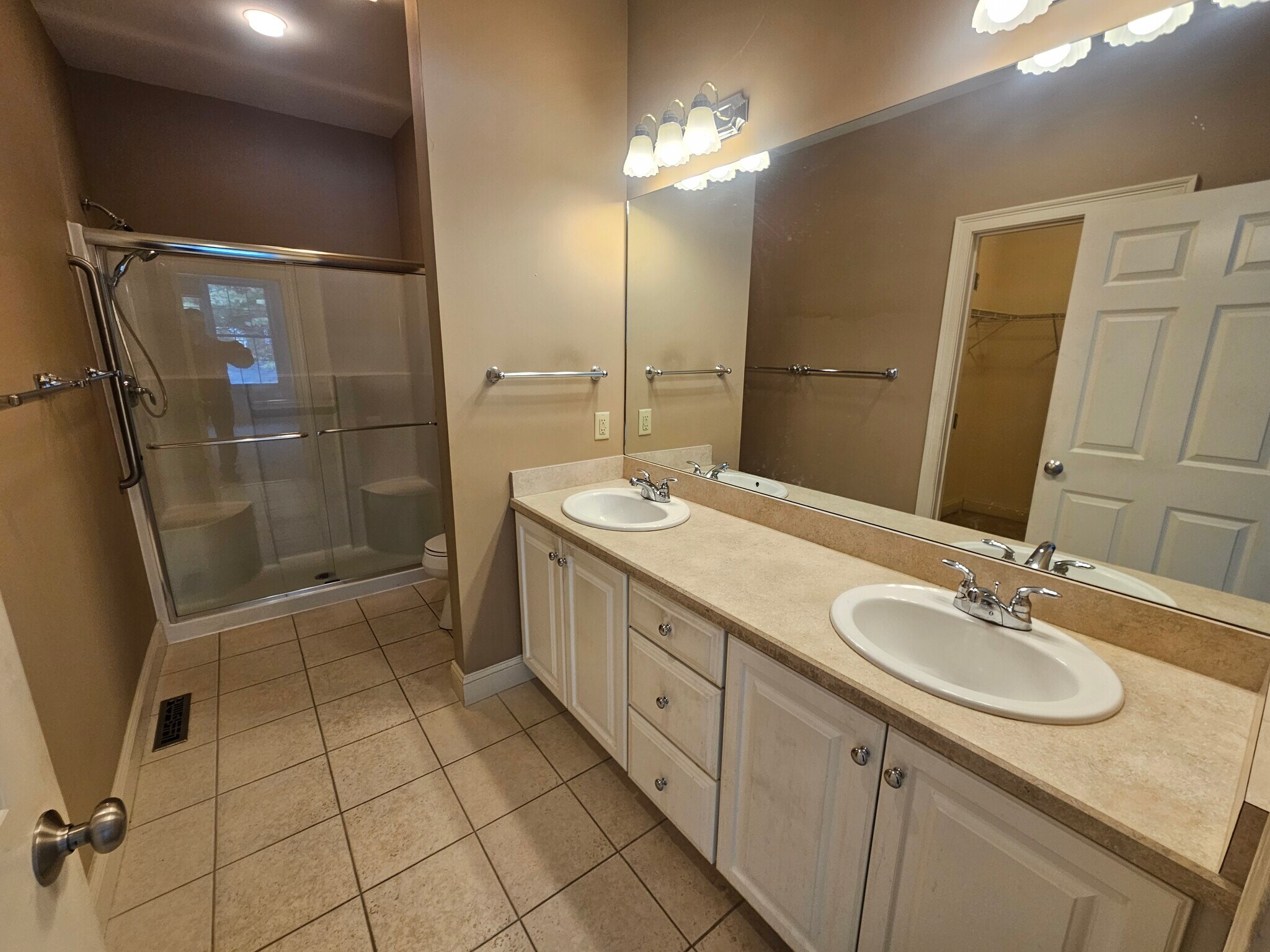 Primary Bath - 359 Main St