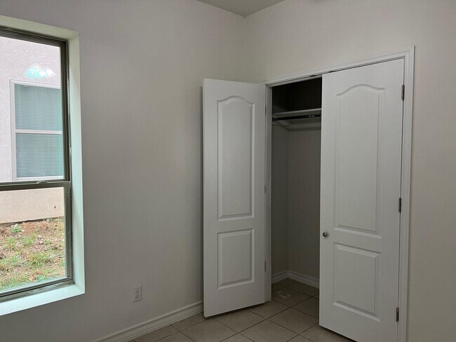 Building Photo - 1511 Don Camilo Blvd