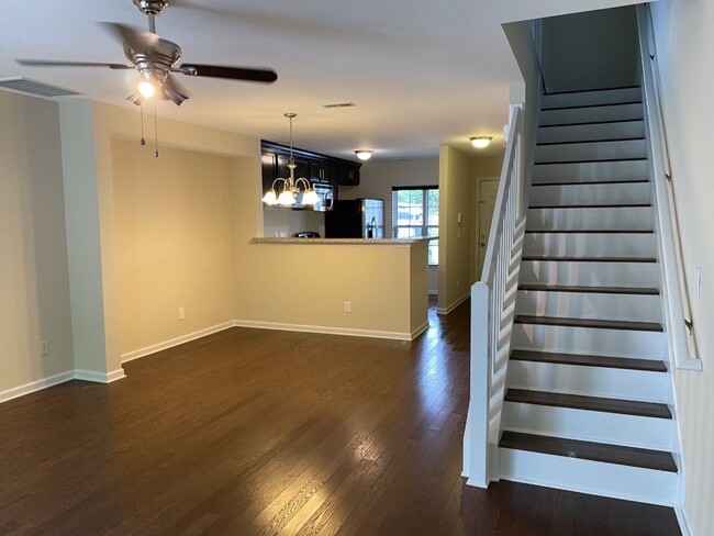 Building Photo - Robyns Glen townhome