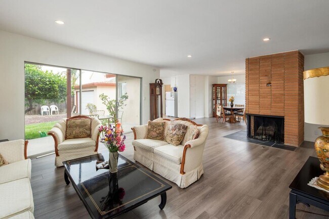 Building Photo - 11856 Beatrice St