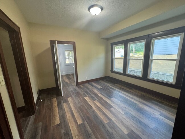 Building Photo - Updated 2 Bedroom Home in Moline | Fenced Yard | Central Air | Dishwasher