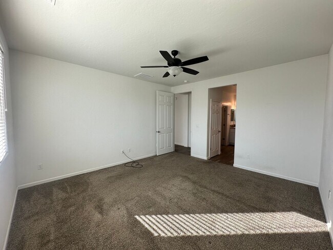 Building Photo - NW Visalia home coming soon!