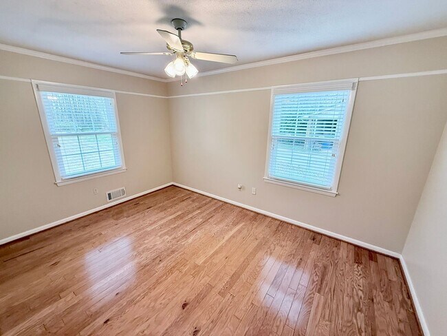 Building Photo - Charming & Convenient Athens Home – Prime Location with Modern Comforts