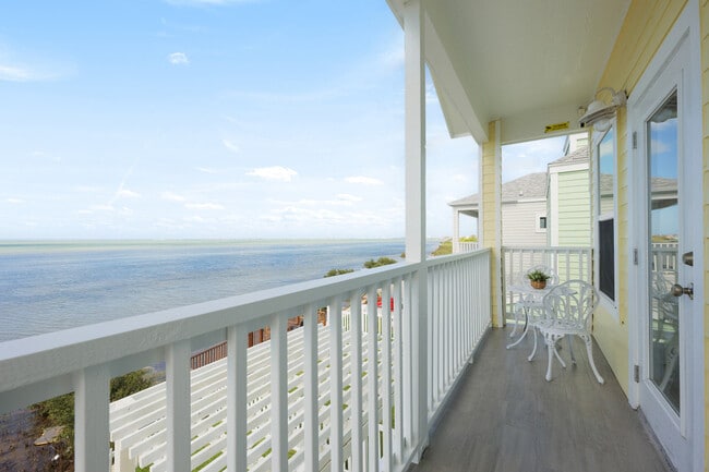 Building Photo - 106 Las Joyas Blvd