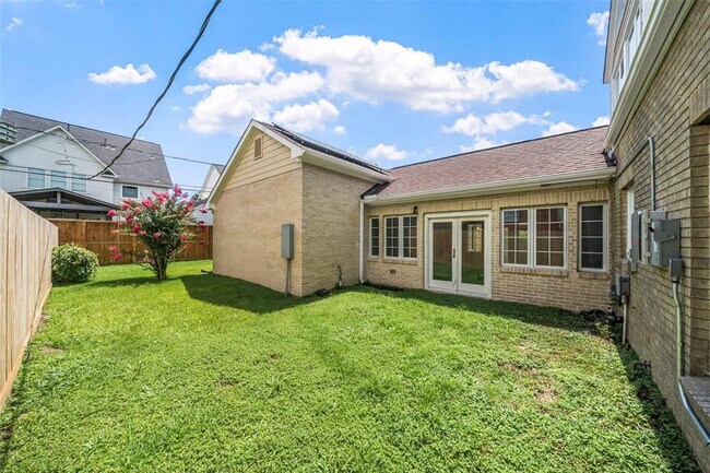 Building Photo - 6639 Fairfield St