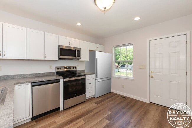 Building Photo - Practically New!