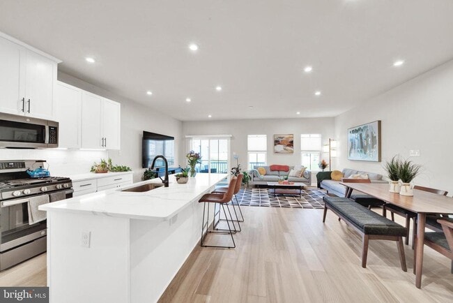 Building Photo - 15 Pratt Ln