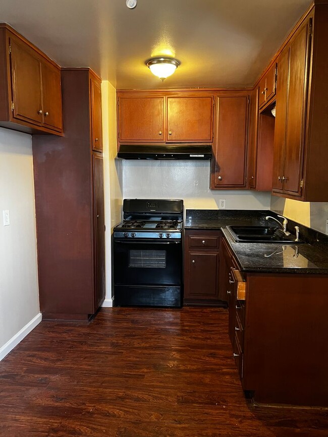 Building Photo - 2 Bedroom 1.5 Bath Apartment for Rent in Whittier