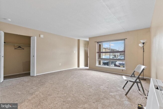 Building Photo - 211 James Ct