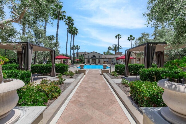 Building Photo - Laurel Vista Apartment Homes