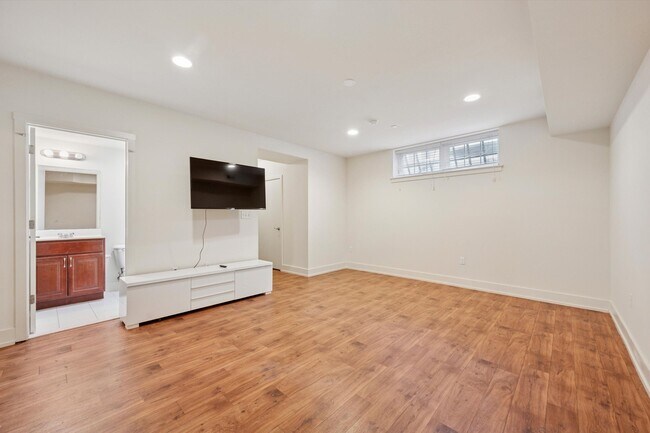 Building Photo - 1511 Master St