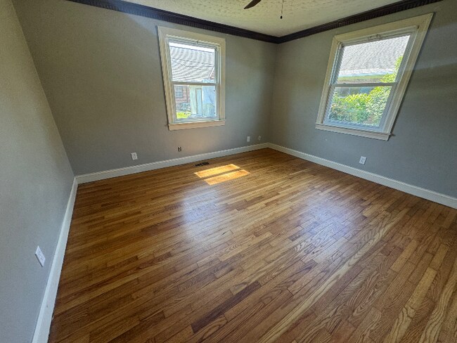 Building Photo - 9632 Sherwood Pl