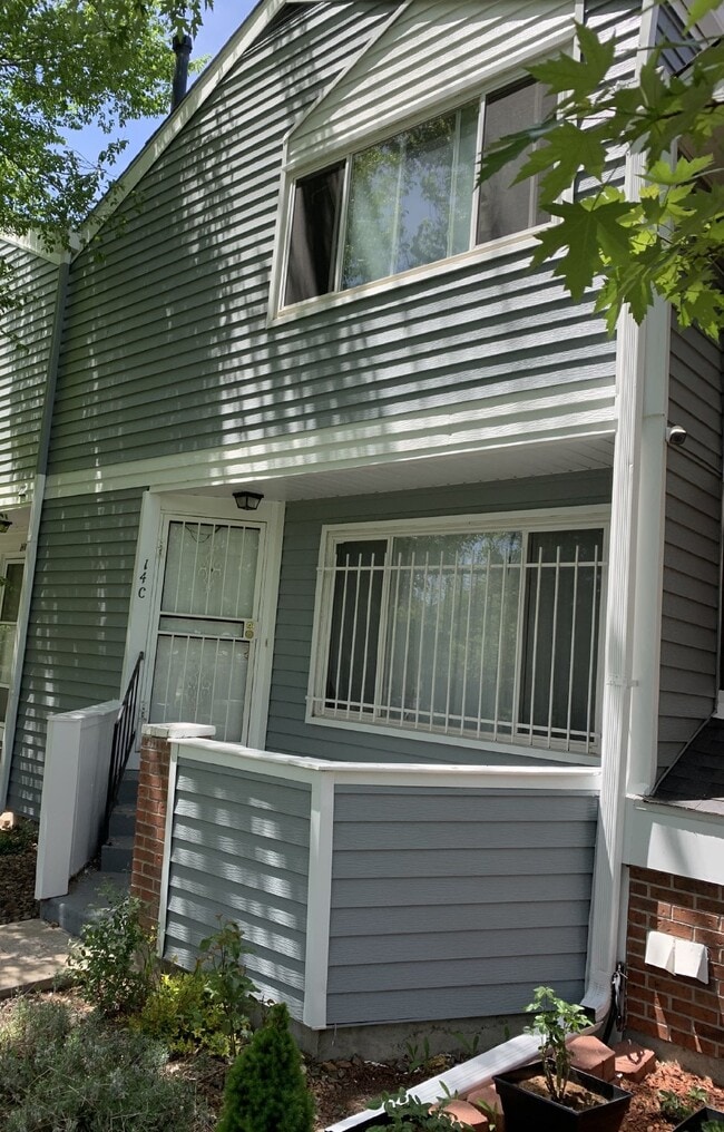 Building Photo - 2 Bdrm/2Bath with 2 Car Garage