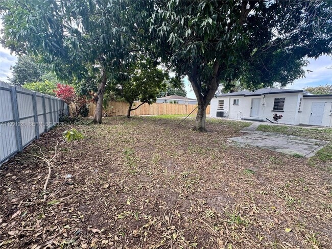 Building Photo - 10521 NW 35th Ct