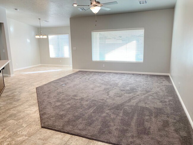 Building Photo - Beautiful 3-BR Home in Washington Fields