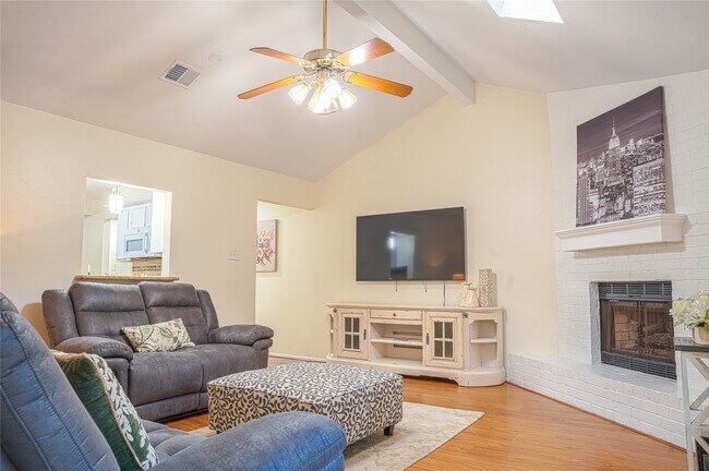 Building Photo - 36 S High Oaks Cir