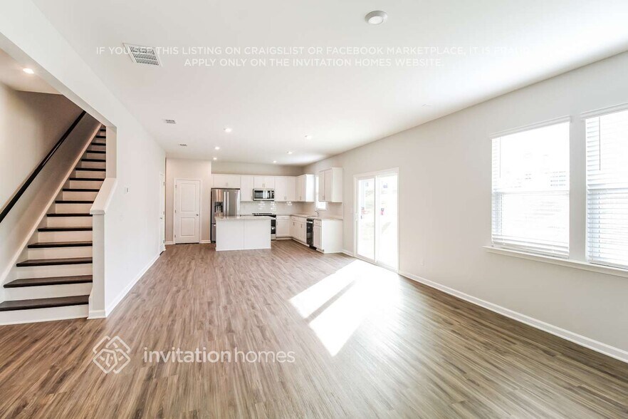 Building Photo - 2031 Blue Sky Ave
