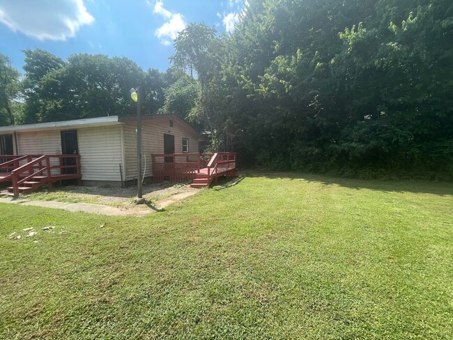 Building Photo - 815.5-B Griffin-S