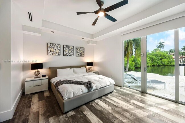 Building Photo - 300 Royal Plaza Dr