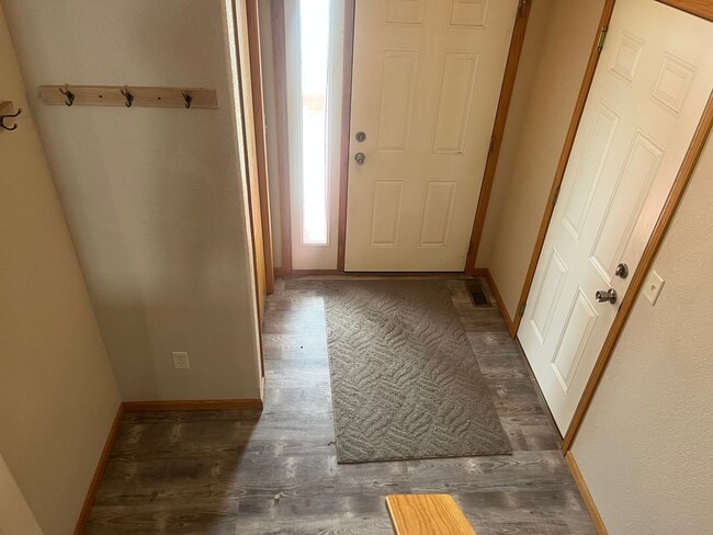 Building Photo - ~ APPLICATIONS PENDING ~ 4 Bedroom, 3 Bath...
