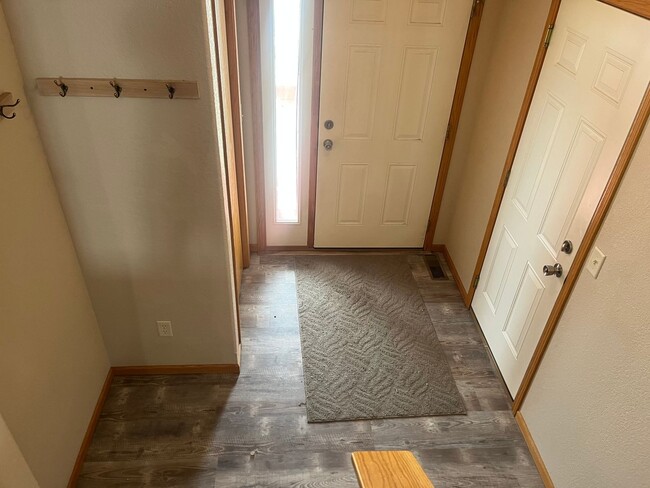 Building Photo - 4 Bedroom, 3 Bathroom Home for Rent